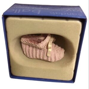 “It’s a Girl!” Decorative baby shoe collectible